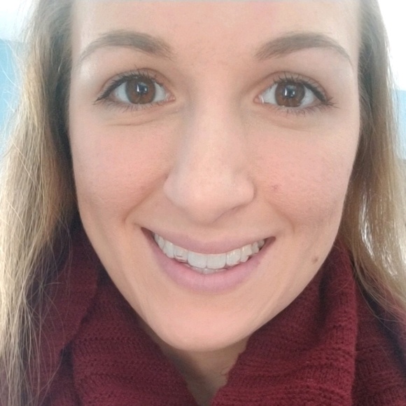 Meet your Posher, Corinne - Picture 1 of 1